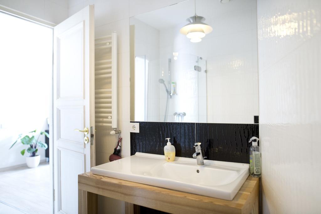 Bright Apartment In Old Town By Urban Rent Vilnius Kültér fotó